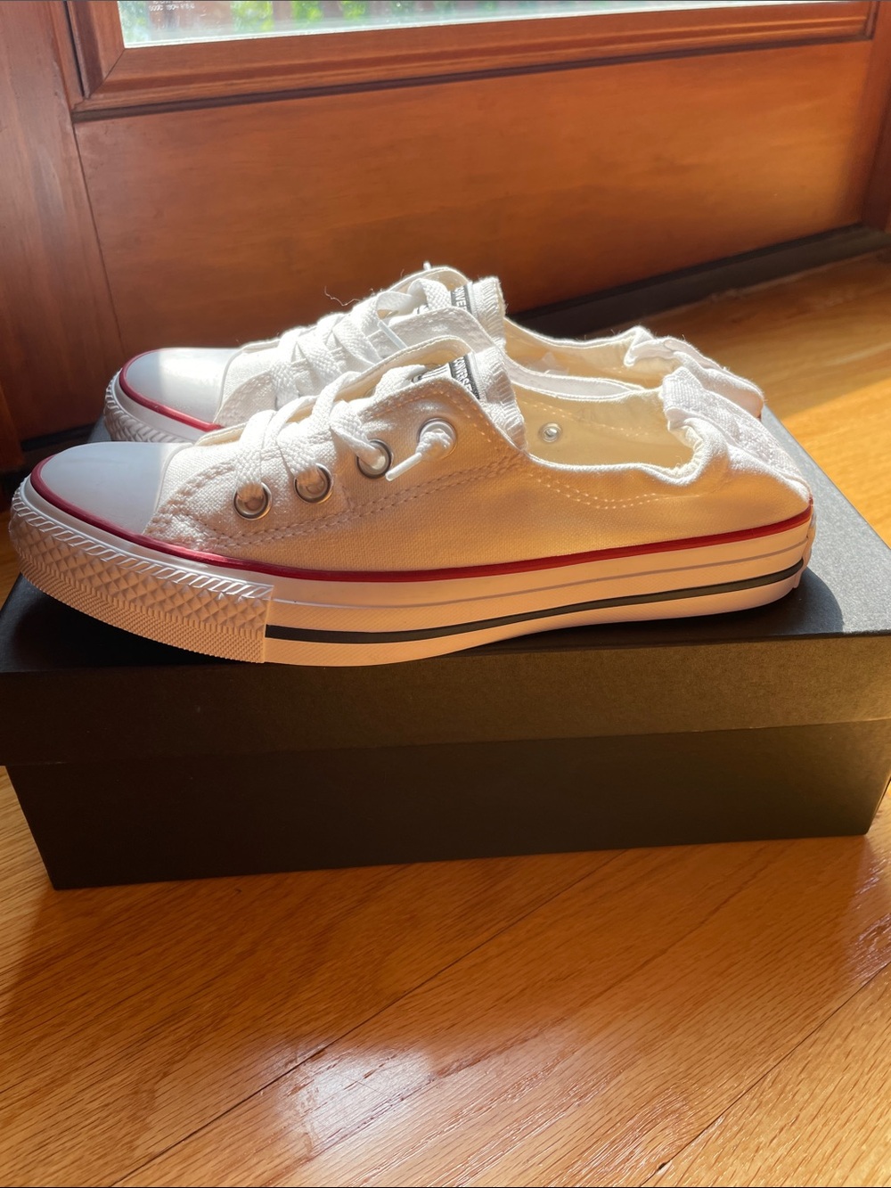 Converse Women’s White Canvas Low-Top Slip-On Sneakers Size 6.5.